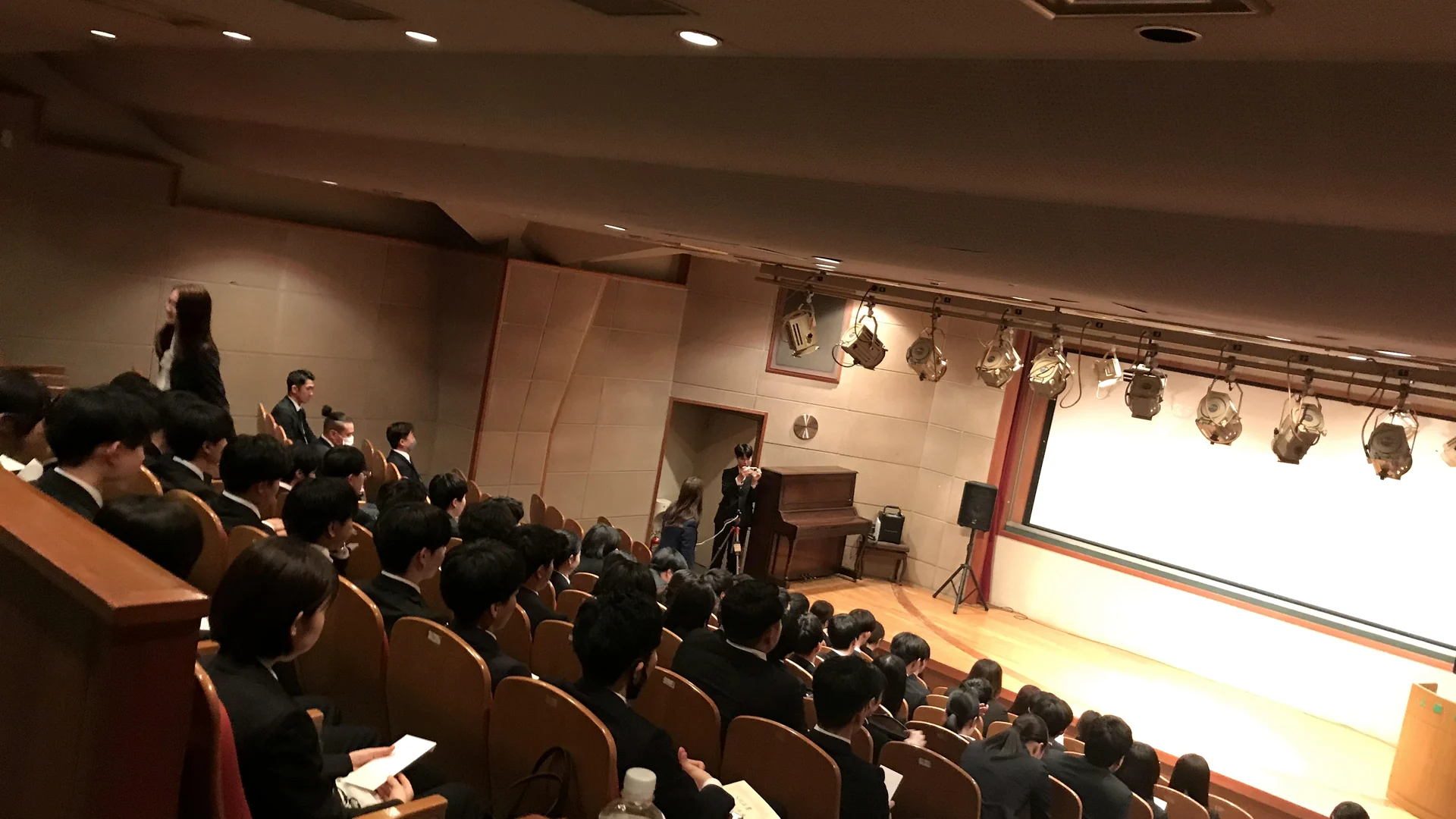 シフトの起点 ─ チェックインによる対話の場面
